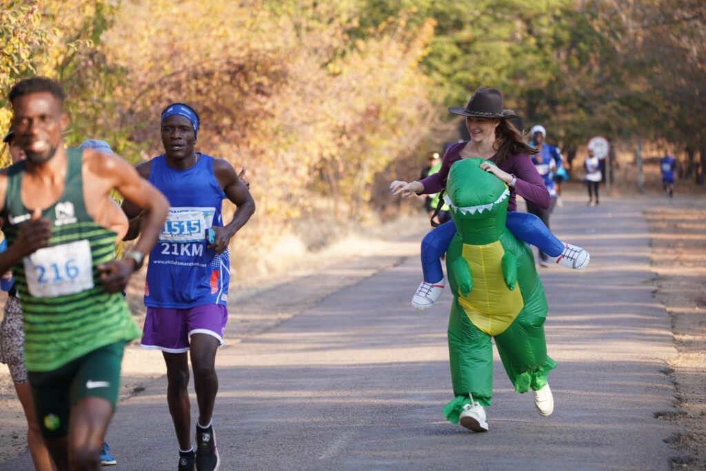 Das muss man einfach erlebt haben –  Der Victoriafälle-Marathon 2024 in Simbabwe