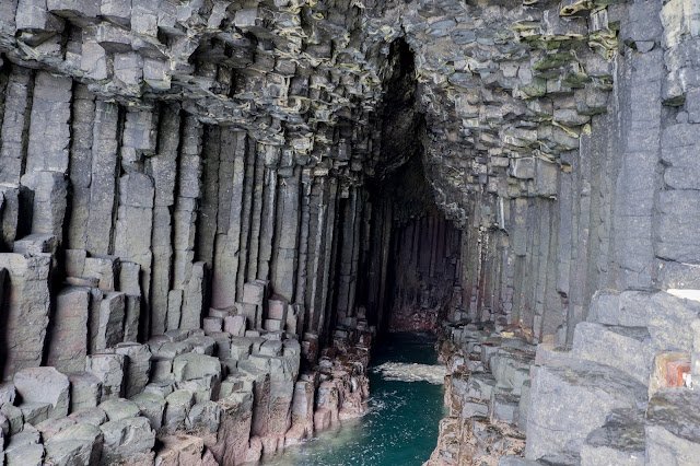 Isle Staffa Fingals Cave Scotland 17