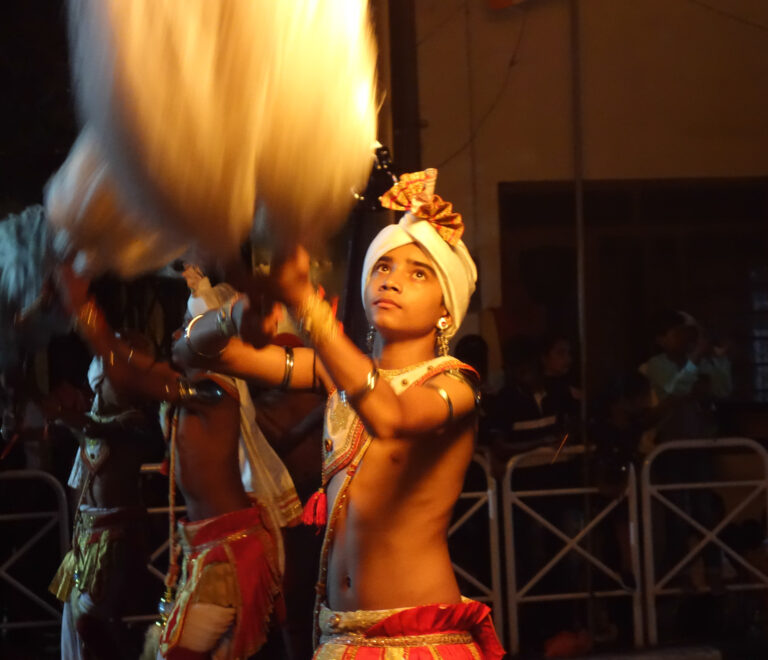 Best Things to do in Sri Lanka: Kandy Perahera Festival